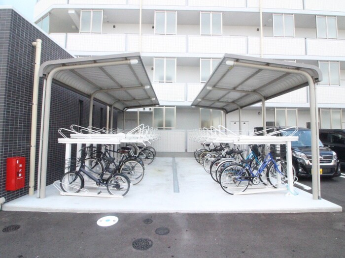 物件外観写真4　(駐輪場)