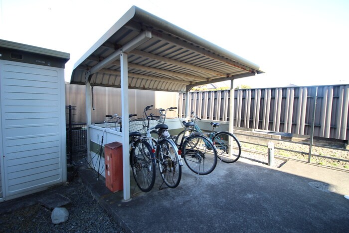 物件外観写真5　(駐輪場)