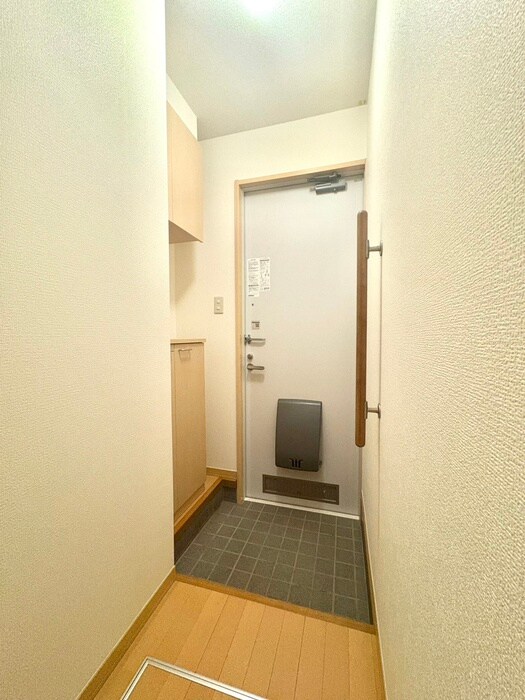 物件内観写真18　(玄関)