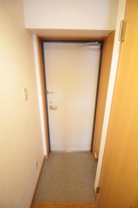 物件内観写真8　(玄関)