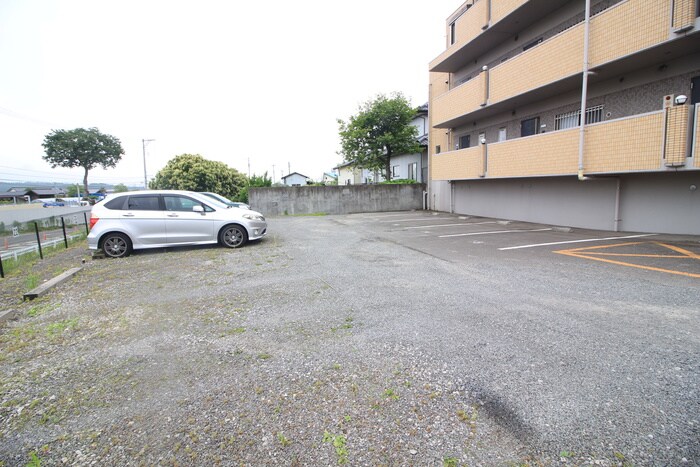 物件外観写真5　(駐車場)