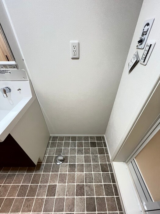 物件内観写真12　(洗濯機置場)