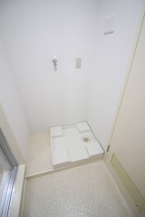 物件内観写真12　(洗濯機置場)