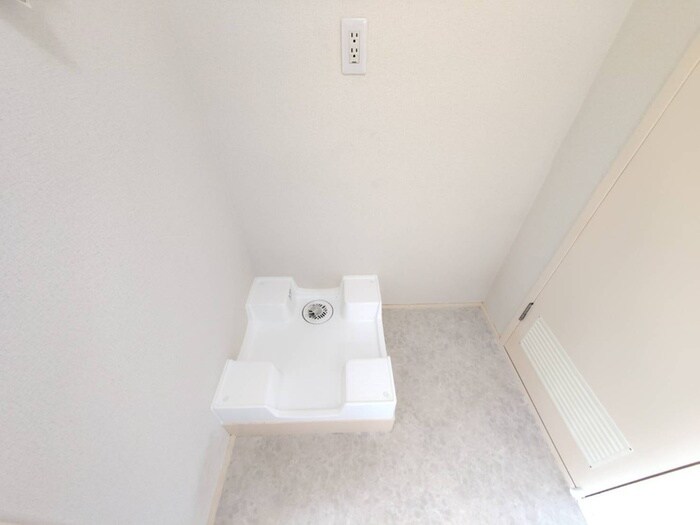 物件内観写真12　(洗濯機置場)