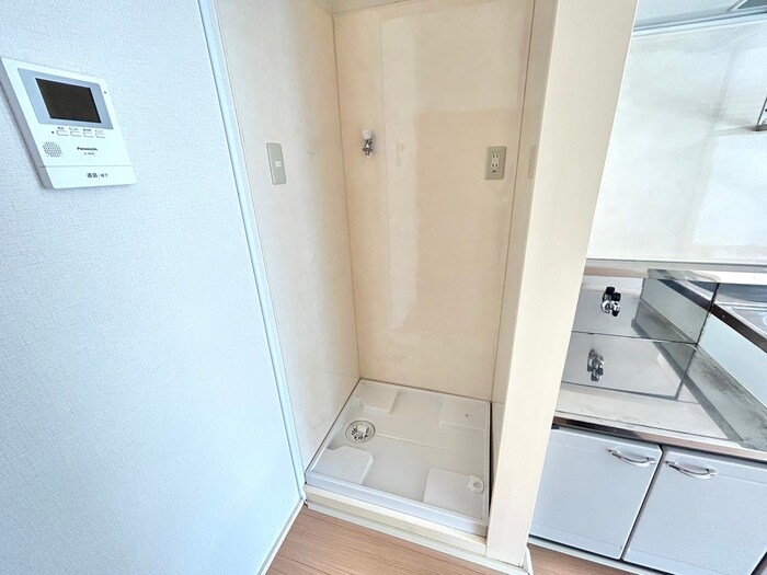 物件内観写真14　(洗濯機置場)