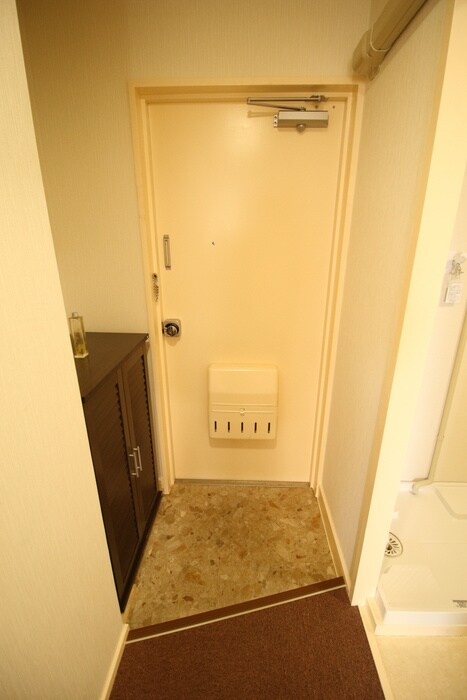 物件内観写真16　(玄関)