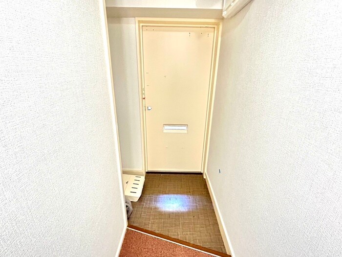 物件内観写真16　(玄関)