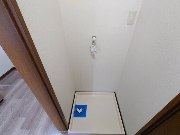 物件内観写真12　(洗濯機置場)