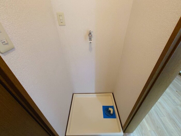 物件内観写真12　(洗濯機置場)