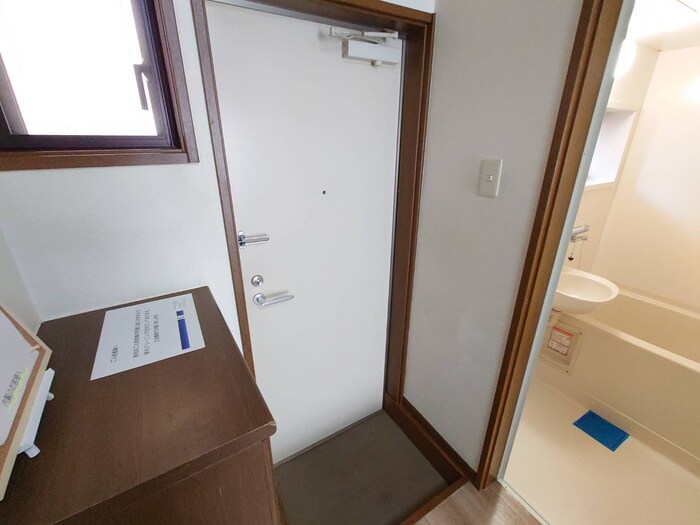 物件内観写真14　(玄関)