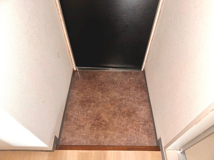 物件内観写真18　(玄関)