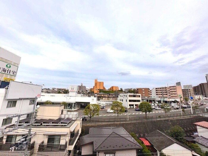 物件内観写真22　(室内からの展望)