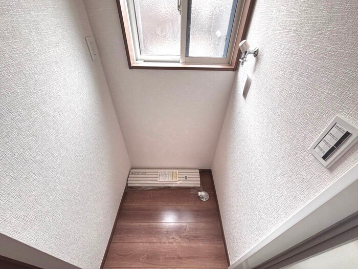 物件内観写真18　(洗濯機置場)