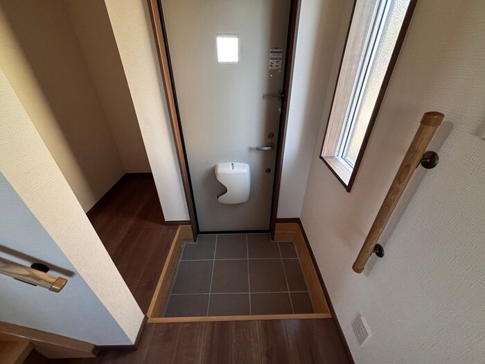 物件内観写真22　(玄関)