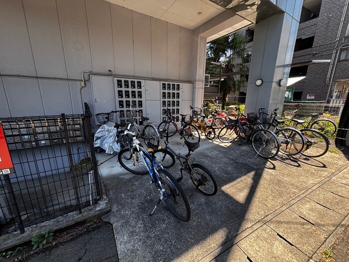 物件外観写真5　(駐輪場)