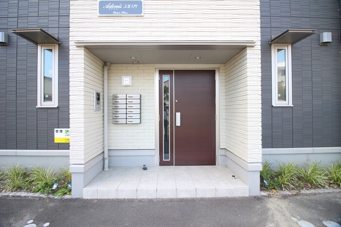 物件外観写真3　(エントランス部分)