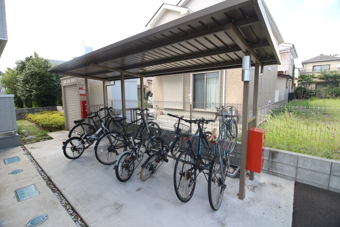 物件外観写真4　(駐輪場)