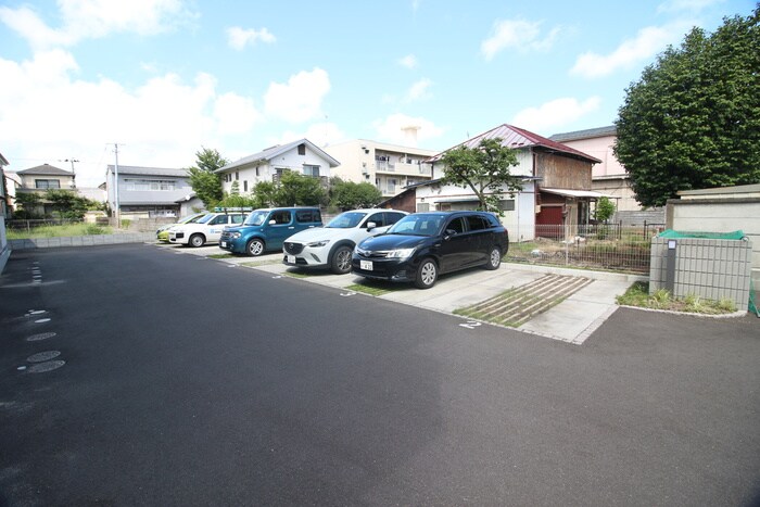 物件外観写真5　(駐車場)