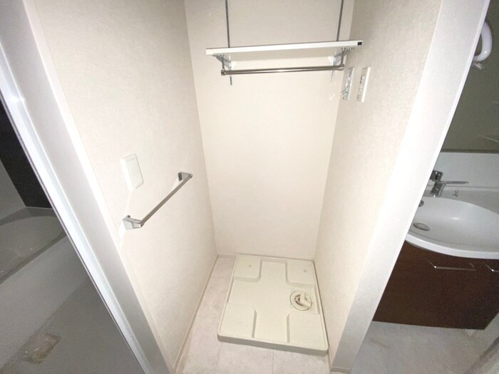 物件内観写真12　(洗濯機置場)