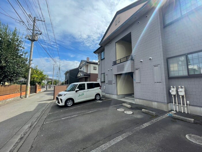 物件外観写真5　(駐車場)