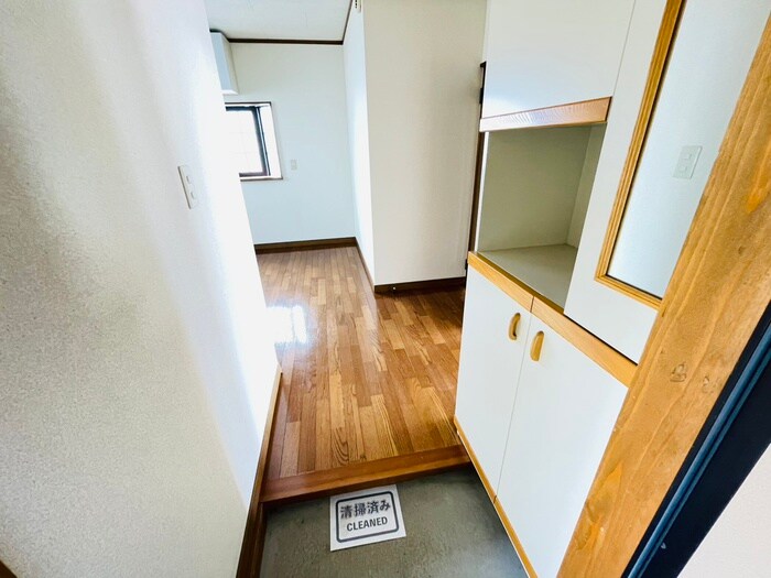 物件内観写真18　(玄関)