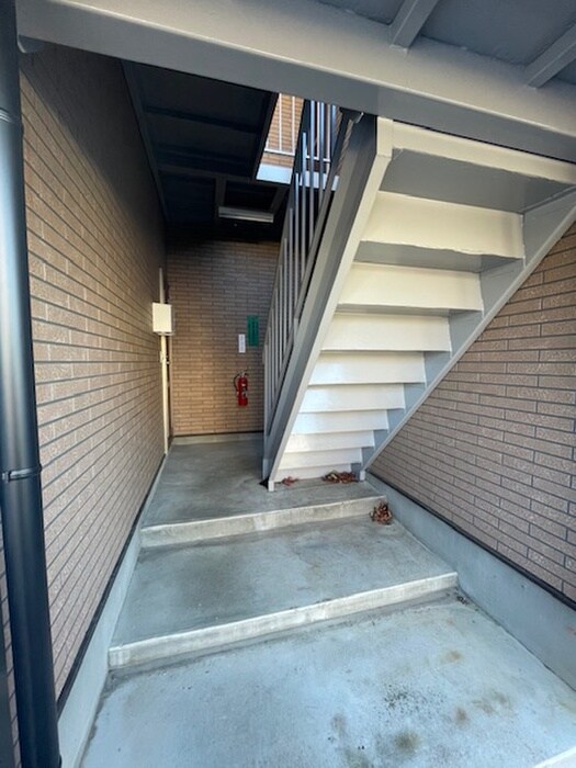 物件外観写真5　(エントランス部分)