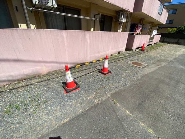 物件外観写真3　(駐車場)