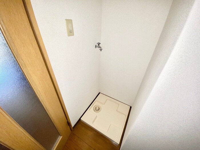 物件内観写真12　(洗濯機置場)