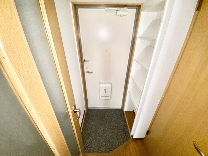 物件内観写真13　(玄関)