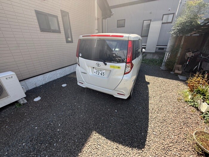 物件外観写真4　(駐車場)