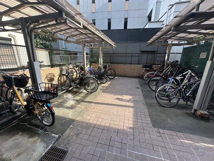 物件外観写真6　(駐輪場)