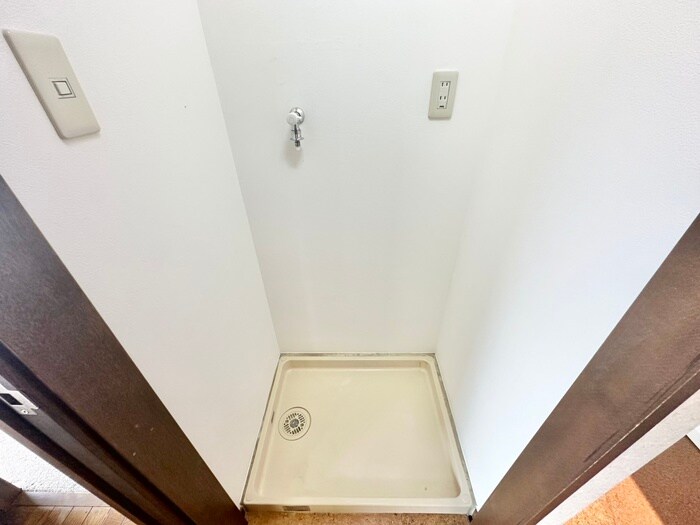 物件内観写真16　(洗濯機置場)