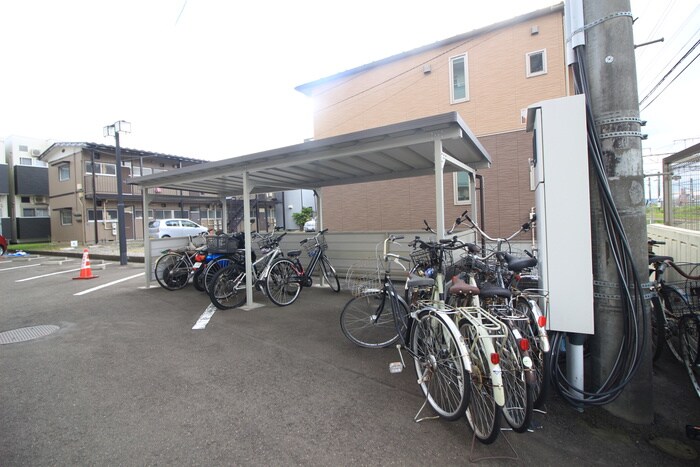 物件外観写真5　(駐輪場)