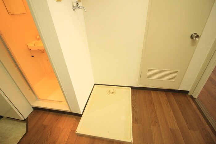 物件内観写真14　(洗濯機置場)