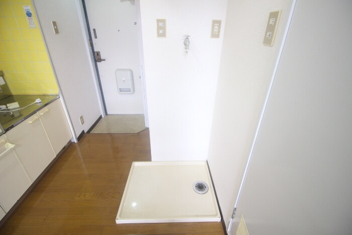 物件内観写真15　(洗濯機置場)