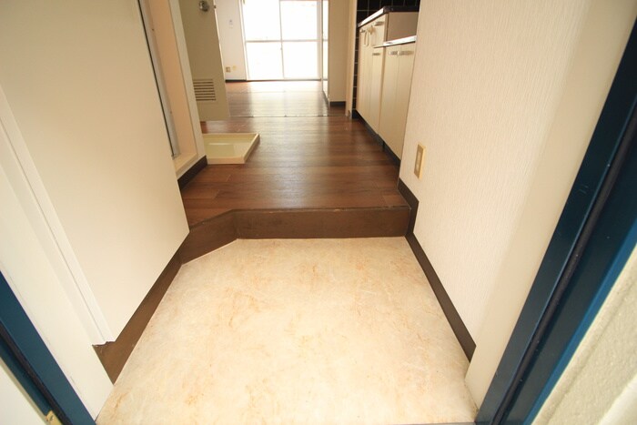 物件内観写真18　(玄関)