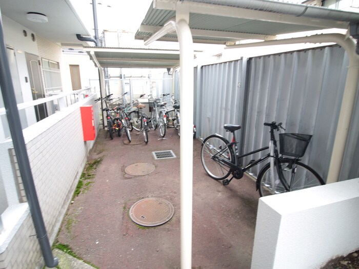 物件外観写真4　(駐輪場)