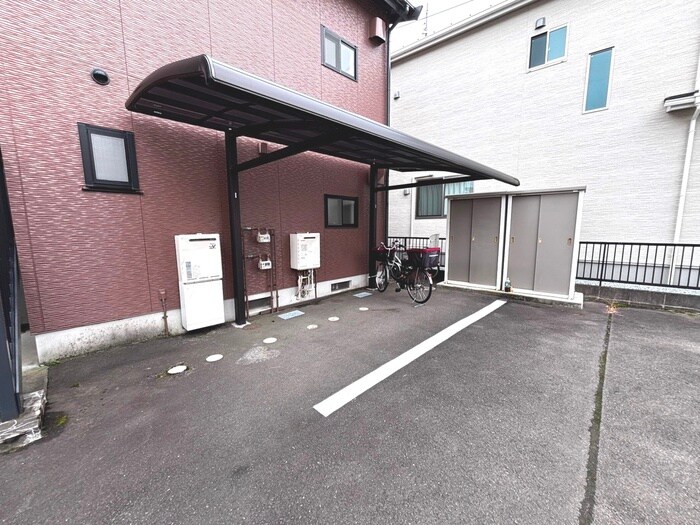 物件外観写真4　(駐輪場)