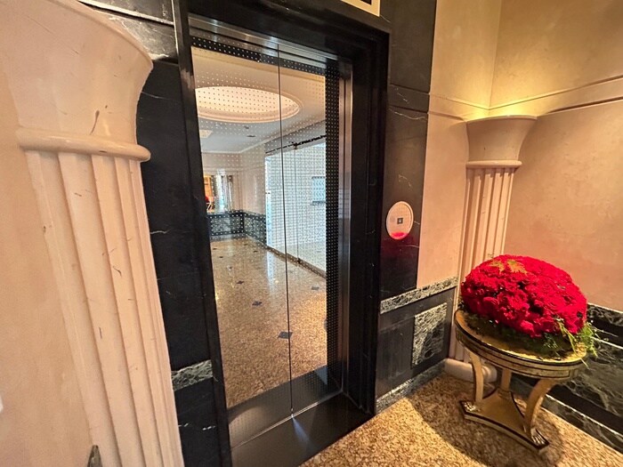 物件外観写真6　(エントランス部分)