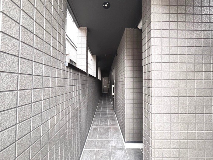 物件外観写真5　(エントランス部分)