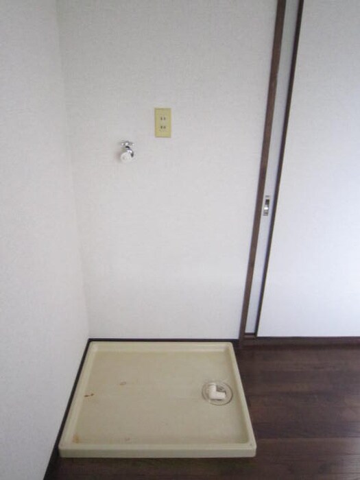 物件内観写真13　(洗濯機置場)