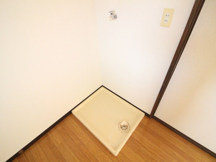 物件内観写真13　(洗濯機置場)