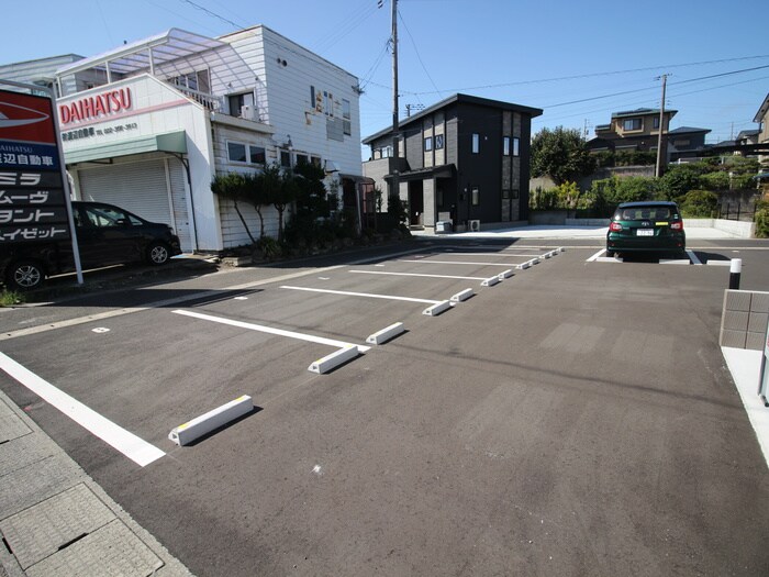 物件外観写真3　(駐車場)