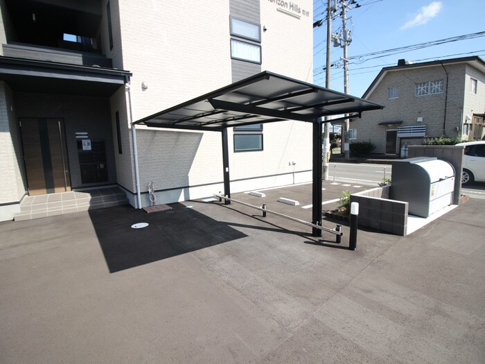 物件外観写真4　(駐輪場)