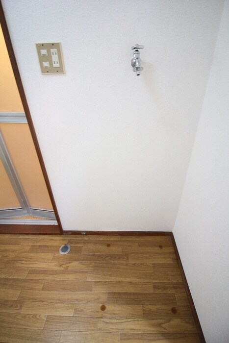 物件内観写真13　(洗濯機置場)