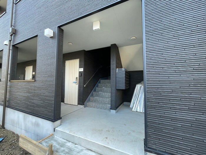 物件外観写真4　(エントランス部分)