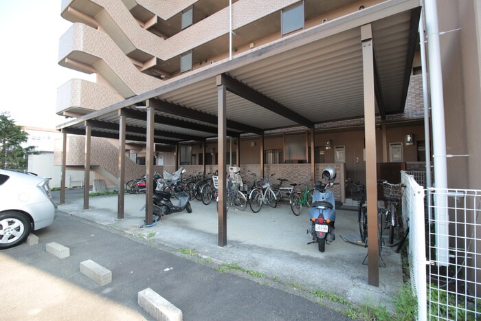 物件外観写真3　(駐輪場)