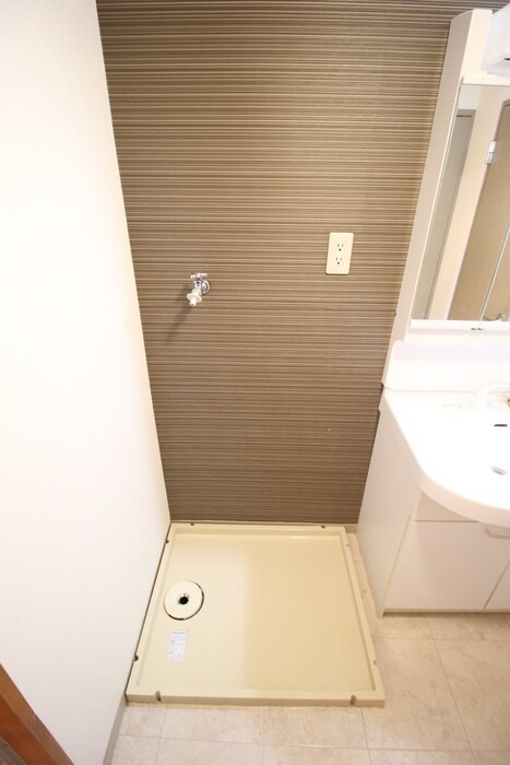 物件内観写真16　(洗濯機置場)