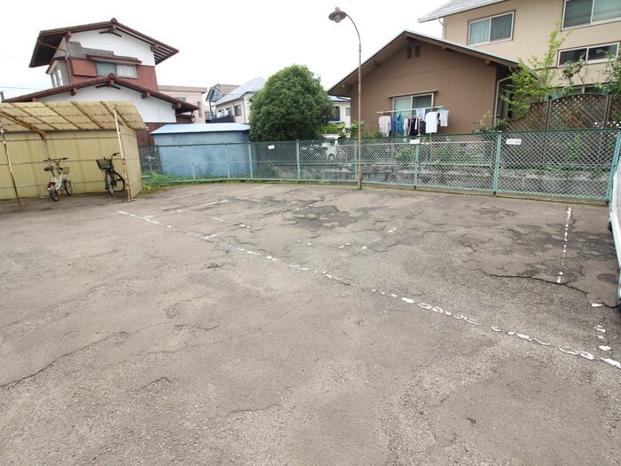 物件外観写真6　(駐車場)