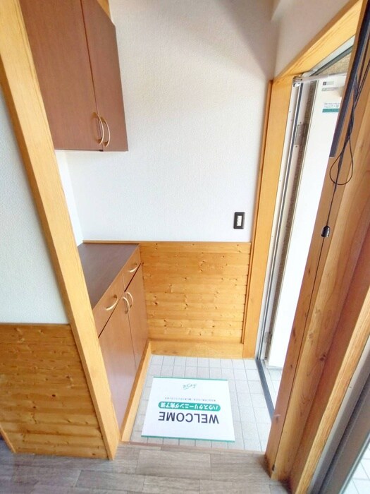 物件内観写真12　(玄関)